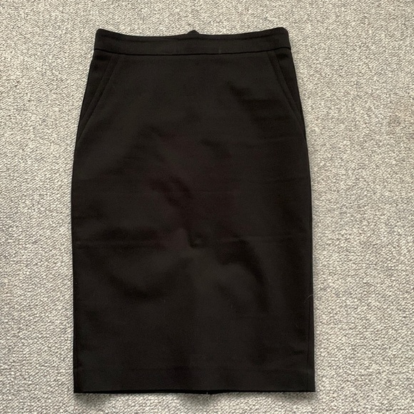 Black pencil skirt - Picture 1 of 3